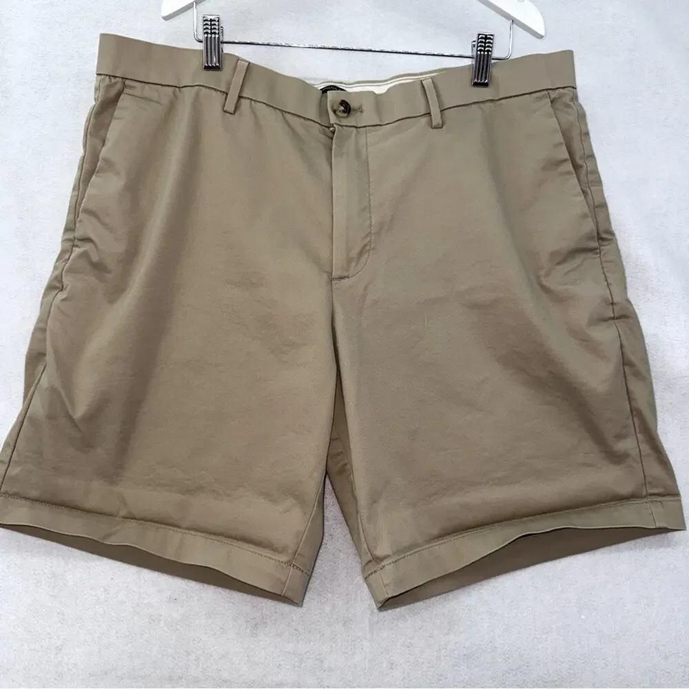 Men’s Banana Republic Flat Front Chino Khaki 9” Shorts size Large
